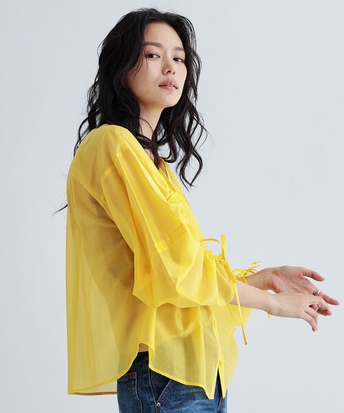 GALLEST(ギャレスト)の「袖シャーリングシアーローンブラウス(シャツ/ブラウス・レディース・グリーン系/イエロー系その他/ホワイト/チャコールグレー・38)」の15枚目の写真