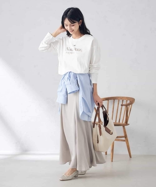 a.v.v(アーヴェヴェ)の「【綿100%】箔プリントロゴロンT(Tシャツ/カットソー・レディース・チャコールグレー/ホワイト・36/34/40/38/42)」の4枚目の写真