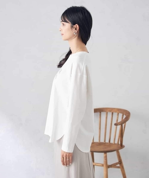 a.v.v(アーヴェヴェ)の「【綿100%】箔プリントロゴロンT(Tシャツ/カットソー・レディース・チャコールグレー/ホワイト・36/34/40/38/42)」の18枚目の写真