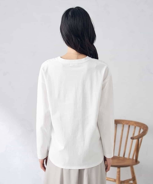 a.v.v(アーヴェヴェ)の「【綿100%】箔プリントロゴロンT(Tシャツ/カットソー・レディース・チャコールグレー/ホワイト・36/34/40/38/42)」の19枚目の写真