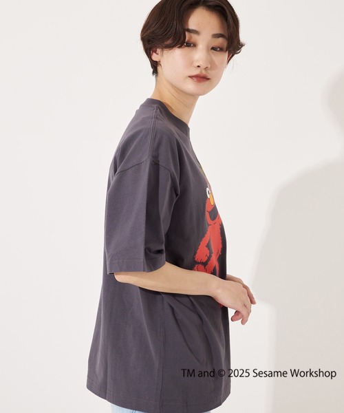 FRUIT OF THE LOOM（フルーツオブザルーム）の「SESAME STREET×FTL Illust T-Shirt F / コラボ / セサミストリート / 半袖 / 前面 / キャラクター / イラスト / プリント / ワンポイント / ロゴ / ユニセックス（Tシャツ/カットソー・メンズ・ホワイト/ブラック・S/M/L）」の3枚目の写真