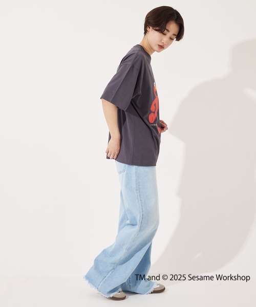 FRUIT OF THE LOOM（フルーツオブザルーム）の「SESAME STREET×FTL Illust T-Shirt F / コラボ / セサミストリート / 半袖 / 前面 / キャラクター / イラスト / プリント / ワンポイント / ロゴ / ユニセックス（Tシャツ/カットソー・メンズ・ホワイト/ブラック・S/M/L）」の7枚目の写真