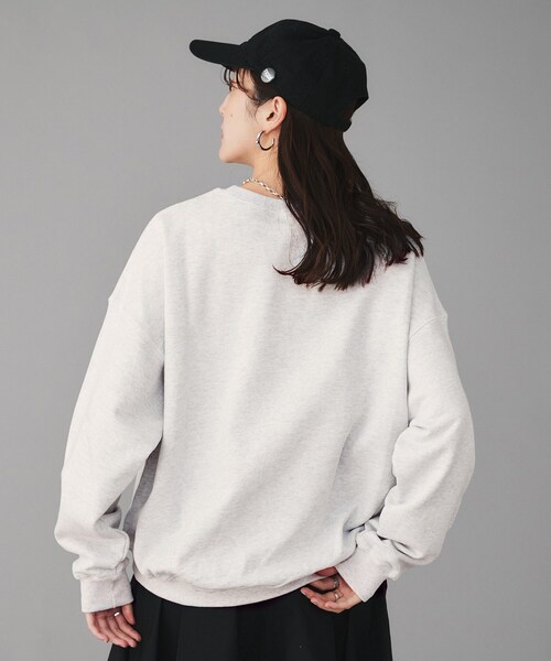UNTITLED（アンタイトル）の「◆【Ca_CHIGNON】別注ロゴスウェット（スウェット・レディース・グレー/ベージュ/ネイビー・02）」の13枚目の写真