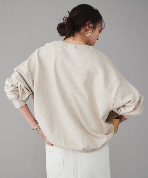 UNTITLED（アンタイトル）の「◆【Ca_CHIGNON】別注ロゴスウェット（スウェット・レディース・グレー/ベージュ/ネイビー・02）」の17枚目の写真