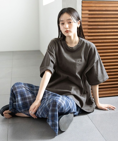 RAGEBLUE（レイジブルー）の「ロゴ刺繍ピグメントルーズTシャツ（Tシャツ/カットソー・レディース・ブラック/グレー/ピンク/ブルー・FREE）」の5枚目の写真