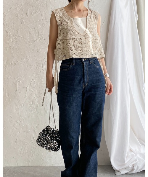 She's Closet（シーズクローゼット）の「ショート丈サイドリボン深Vネックかぎ編みクロシェベスト（ベスト・レディース・ブラック/アイボリー・FREE）」の8枚目の写真