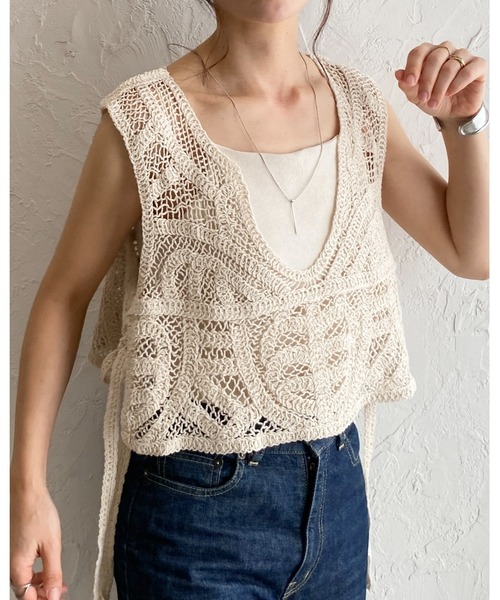 She's Closet（シーズクローゼット）の「ショート丈サイドリボン深Vネックかぎ編みクロシェベスト（ベスト・レディース・ブラック/アイボリー・FREE）」の14枚目の写真