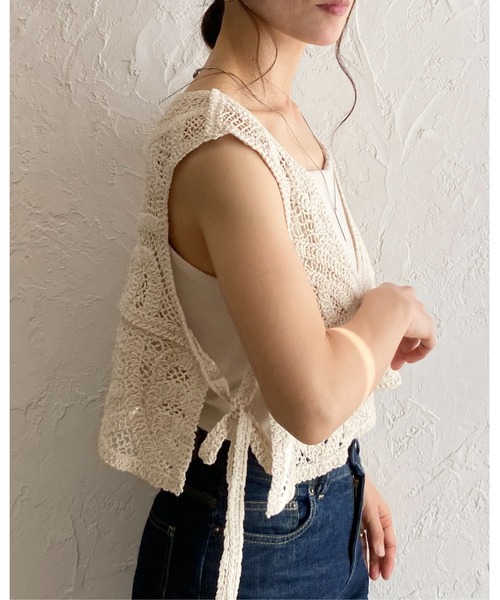 She's Closet（シーズクローゼット）の「ショート丈サイドリボン深Vネックかぎ編みクロシェベスト（ベスト・レディース・ブラック/アイボリー・FREE）」の16枚目の写真