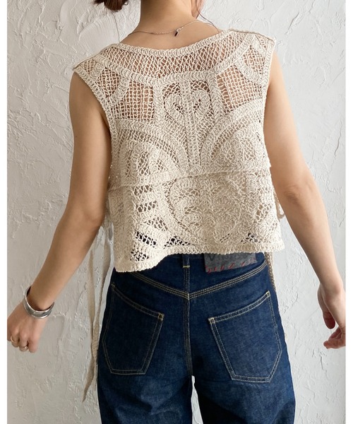 She's Closet（シーズクローゼット）の「ショート丈サイドリボン深Vネックかぎ編みクロシェベスト（ベスト・レディース・ブラック/アイボリー・FREE）」の17枚目の写真