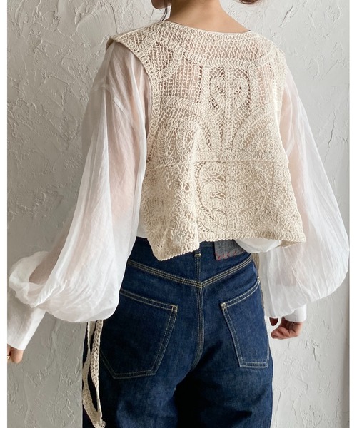 She's Closet（シーズクローゼット）の「ショート丈サイドリボン深Vネックかぎ編みクロシェベスト（ベスト・レディース・ブラック/アイボリー・FREE）」の21枚目の写真