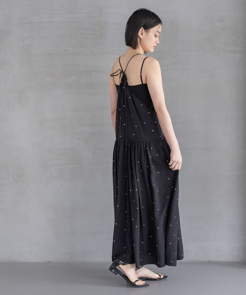 A part by（アパートバイ）の「【今年も登場！ドットシシュウキャミワンピース（ワンピース・レディース・ブラック/ブラウン/オフホワイト/ホワイト系その他2/ブラック系その他2/グリーン系その他3/ベージュ・FREE）」の10枚目の写真