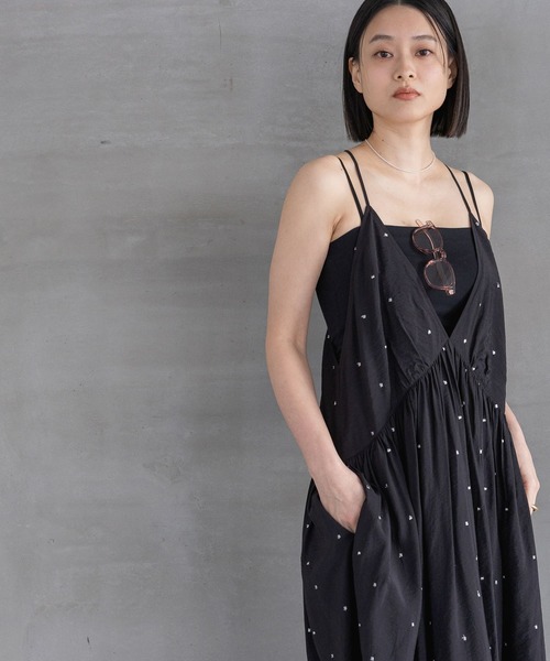A part by（アパートバイ）の「【今年も登場！ドットシシュウキャミワンピース（ワンピース・レディース・ブラック/ブラウン/オフホワイト/ホワイト系その他2/ブラック系その他2/グリーン系その他3/ベージュ・FREE）」の11枚目の写真