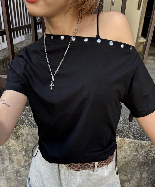 WHO'S WHO gallery（フーズフーギャラリー）の「ワンオフショルスタッズドロストTEE（Tシャツ/カットソー・レディース・グレー/ホワイト/ブラック/ホワイト系その他/ブラウン/ネイビー・FREE）」の3枚目の写真