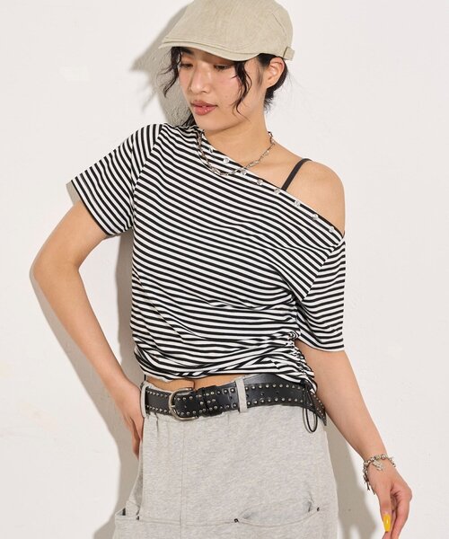 WHO'S WHO gallery（フーズフーギャラリー）の「ワンオフショルスタッズドロストTEE（Tシャツ/カットソー・レディース・グレー/ホワイト/ブラック/ホワイト系その他/ブラウン/ネイビー・FREE）」の9枚目の写真