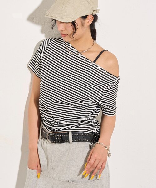 WHO'S WHO gallery（フーズフーギャラリー）の「ワンオフショルスタッズドロストTEE（Tシャツ/カットソー・レディース・グレー/ホワイト/ブラック/ホワイト系その他/ブラウン/ネイビー・FREE）」の10枚目の写真