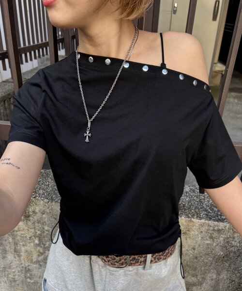 WHO'S WHO gallery（フーズフーギャラリー）の「ワンオフショルスタッズドロストTEE（Tシャツ/カットソー・レディース・グレー/ホワイト/ブラック/ホワイト系その他/ブラウン/ネイビー・FREE）」の20枚目の写真