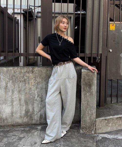 WHO'S WHO gallery（フーズフーギャラリー）の「ワンオフショルスタッズドロストTEE（Tシャツ/カットソー・レディース・グレー/ホワイト/ブラック/ホワイト系その他/ブラウン/ネイビー・FREE）」の21枚目の写真