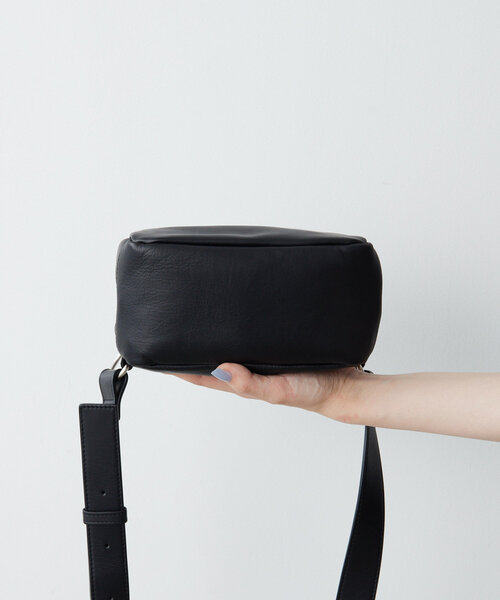 ear PAPILLONNER(イアパピヨネ)の「【kawa-kawa(カワカワ)】NO1510kuchiganeボディバッグ(ショルダーバッグ・レディース・ブラック/ブルー・FREE)」の9枚目の写真