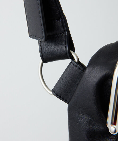 ear PAPILLONNER(イアパピヨネ)の「【kawa-kawa(カワカワ)】NO1510kuchiganeボディバッグ(ショルダーバッグ・レディース・ブラック/ブルー・FREE)」の12枚目の写真