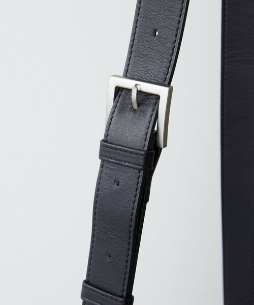 ear PAPILLONNER(イアパピヨネ)の「【kawa-kawa(カワカワ)】NO1510kuchiganeボディバッグ(ショルダーバッグ・レディース・ブラック/ブルー・FREE)」の13枚目の写真