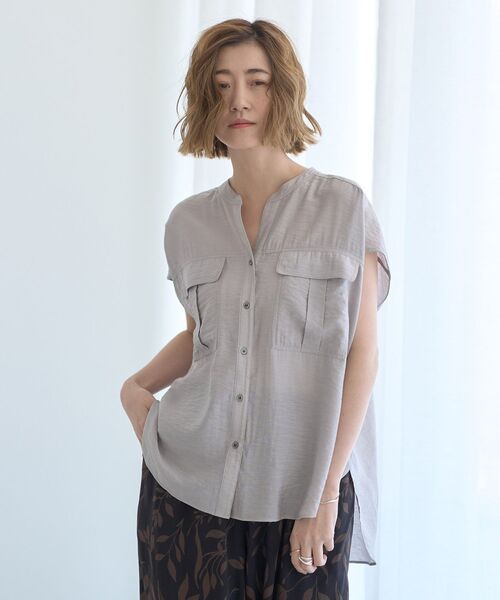 YECCA VECCA（イェッカヴェッカ）の「ワークデザインスキッパーシャツ（シャツ/ブラウス・レディース・チャコールグレー/グレイッシュベージュ/カーキ・FREE）」の2枚目の写真