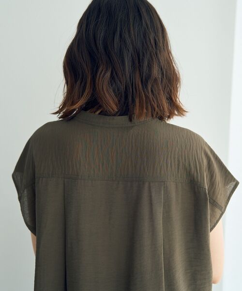 YECCA VECCA（イェッカヴェッカ）の「ワークデザインスキッパーシャツ（シャツ/ブラウス・レディース・チャコールグレー/グレイッシュベージュ/カーキ・FREE）」の11枚目の写真