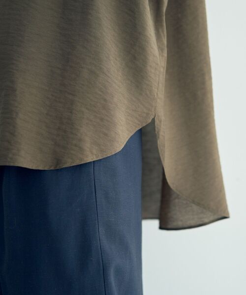 YECCA VECCA（イェッカヴェッカ）の「ワークデザインスキッパーシャツ（シャツ/ブラウス・レディース・チャコールグレー/グレイッシュベージュ/カーキ・FREE）」の12枚目の写真