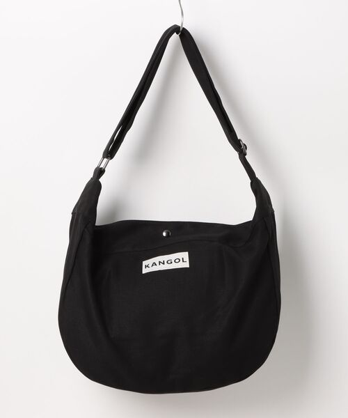 KANGOL(カンゴール)の「【 KANGOL / カンゴール 】 カラビナ付き キャンバス ビッグ ショルダー バッグ(ショルダーバッグ・レディース・ブラック/マルチ/オフホワイト・FREE)」の4枚目の写真