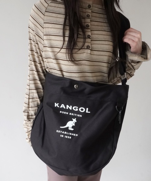 KANGOL(カンゴール)の「【 KANGOL / カンゴール 】 カラビナ付き キャンバス ビッグ ショルダー バッグ(ショルダーバッグ・レディース・ブラック/マルチ/オフホワイト・FREE)」の3枚目の写真