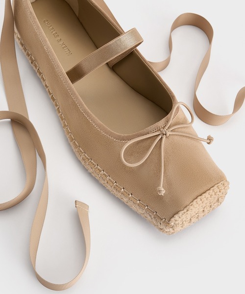 CHARLES & KEITH(チャールズ & キース)の「フェイクスエード ボウタイアラウンドエスパドリーユバレエフラット(バレエシューズ・レディース・ブラック系その他2/サンドベージュ・22.5cm/23cm/23.5cm/24.5cm/25cm/25.5cm/26.5cm)」の5枚目の写真