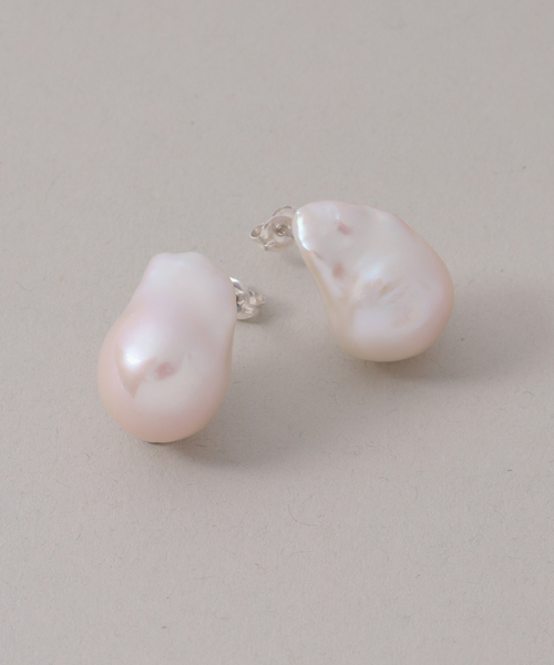 Lilas(リラ)の「《WEB限定》【SAMH by LILAS】 オイスターパールピアス SV(両耳)(ピアス(両耳用)・レディース・シルバー・FREE)」の3枚目の写真
