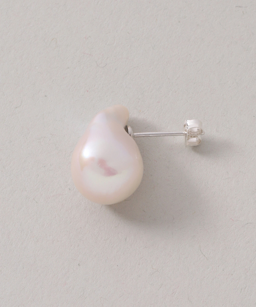 Lilas(リラ)の「《WEB限定》【SAMH by LILAS】 オイスターパールピアス SV(両耳)(ピアス(両耳用)・レディース・シルバー・FREE)」の4枚目の写真