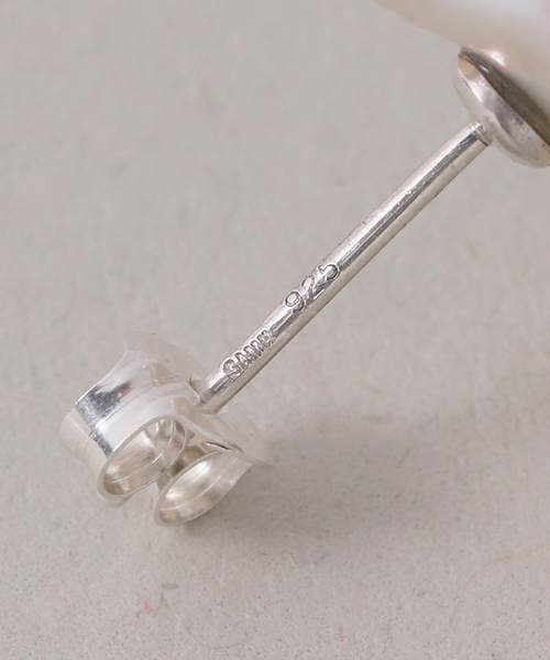 Lilas(リラ)の「《WEB限定》【SAMH by LILAS】 オイスターパールピアス SV(両耳)(ピアス(両耳用)・レディース・シルバー・FREE)」の9枚目の写真
