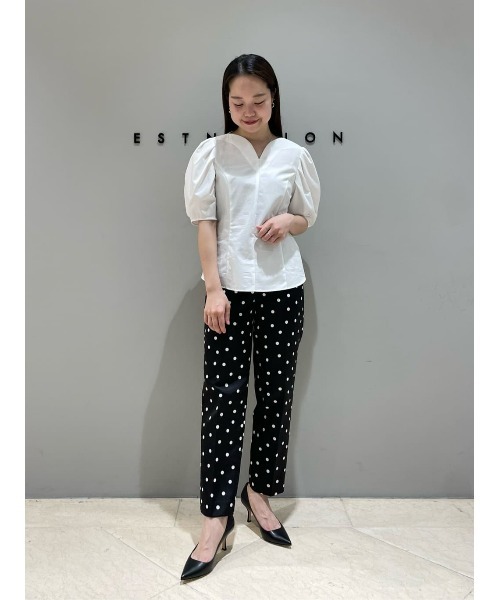 ESTNATION(エストネーション)の「ESTNATION / ハートネックブラウス(シャツ/ブラウス・レディース・ブラック/オフホワイト/ブルー・36/38)」の11枚目の写真