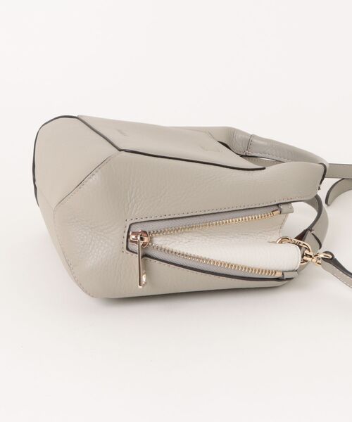 FURLA（フルラ）の「フルラ ジルダ ミニ ハンドバッグ（ショルダーバッグ・レディース・グレイッシュベージュ/ブラウン・ONE SIZE）」の15枚目の写真