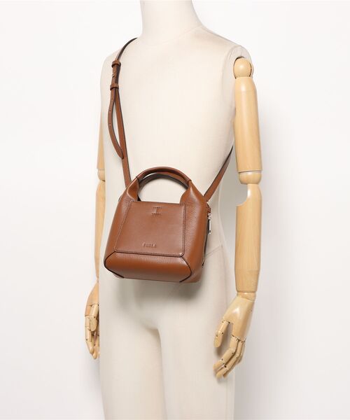 FURLA（フルラ）の「フルラ ジルダ ミニ ハンドバッグ（ショルダーバッグ・レディース・グレイッシュベージュ/ブラウン・ONE SIZE）」の17枚目の写真