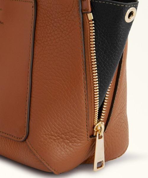 FURLA（フルラ）の「フルラ ジルダ ミニ ハンドバッグ（ショルダーバッグ・レディース・グレイッシュベージュ/ブラウン・ONE SIZE）」の5枚目の写真