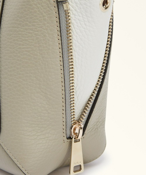 FURLA（フルラ）の「フルラ ジルダ ミニ ハンドバッグ（ショルダーバッグ・レディース・グレイッシュベージュ/ブラウン・ONE SIZE）」の9枚目の写真