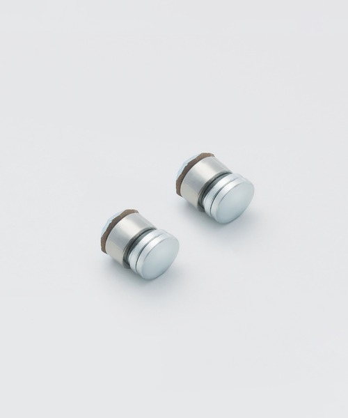 WYZ surgical stainless(ダブリューワイジィーサージカルステンレス)の「【 金属アレルギー対応 】カラービジュー ピアス風イヤリング サージカルステンレス(両耳用)(イヤリング・メンズ・ブルー/グレー/レッド/ホワイト/ブラック・FREE)」の7枚目の写真