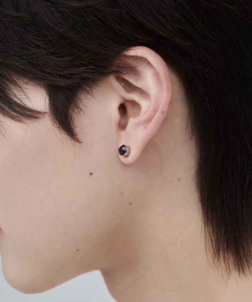 WYZ surgical stainless(ダブリューワイジィーサージカルステンレス)の「【 金属アレルギー対応 】カラービジュー ピアス風イヤリング サージカルステンレス(両耳用)(イヤリング・メンズ・ブルー/グレー/レッド/ホワイト/ブラック・FREE)」の16枚目の写真