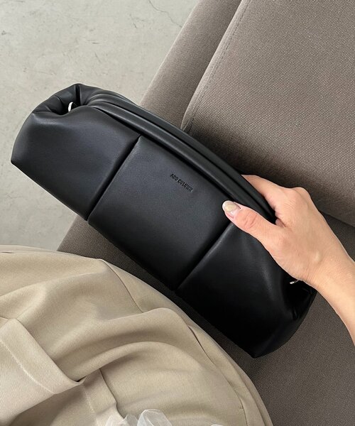 ADD CULUMN（アドカラム）の「〈ADD CULUMN/アドカラム〉PUFF CLASP CLUTCHバッグ（ショルダーバッグ・レディース・ブラウン/ブラック・FREE）」の2枚目の写真