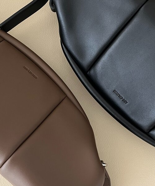 ADD CULUMN（アドカラム）の「〈ADD CULUMN/アドカラム〉PUFF CLASP CLUTCHバッグ（ショルダーバッグ・レディース・ブラウン/ブラック・FREE）」の7枚目の写真