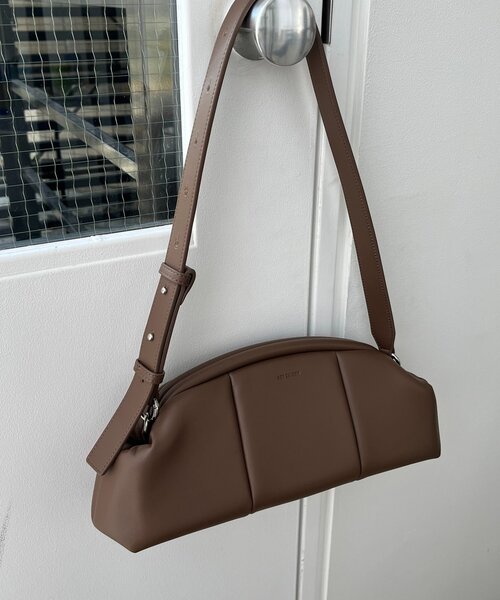 ADD CULUMN（アドカラム）の「〈ADD CULUMN/アドカラム〉PUFF CLASP CLUTCHバッグ（ショルダーバッグ・レディース・ブラウン/ブラック・FREE）」の19枚目の写真