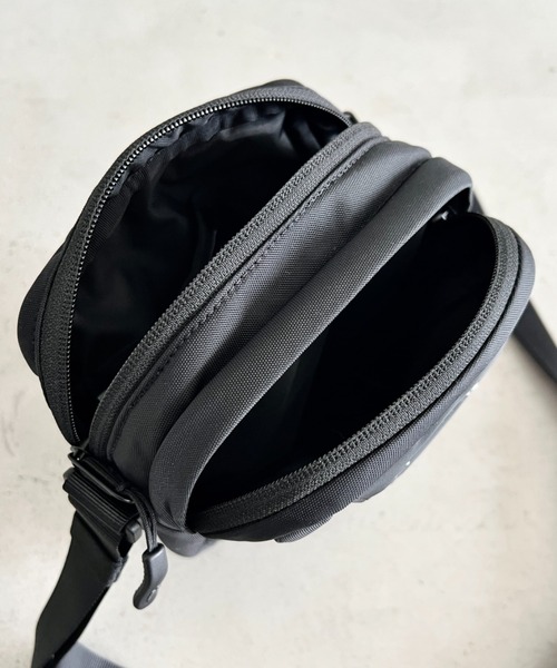 THE NORTH FACE(ザノースフェイス)の「国内未発売 THE NORTH FACE(ザ・ノースフェイス)/ワンポイント ロゴ刺繍 ショルダー クロス ミニバッグ/BIG SHOT CROSS BAG(ショルダーバッグ・レディース・ダークベージュ/ダークパープル/ブラック・FREE)」の6枚目の写真