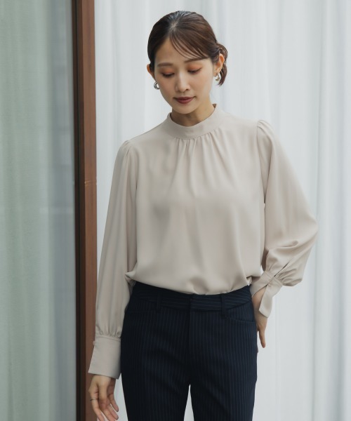 Petitjo（プッチージョ）の「小さいサイズ　袖ボリュームギャザーブラウス　低身長さん・小柄女性（シャツ/ブラウス・レディース・グレイッシュベージュ/ホワイト・PL/PM/PS/PSS）」の7枚目の写真