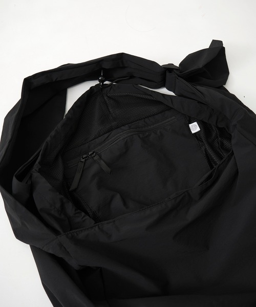 alk phenix（アルクフェニックス）の「別注 FUROSHIKI BAG（ショルダーバッグ・メンズ・ブラック・FREE）」の13枚目の写真