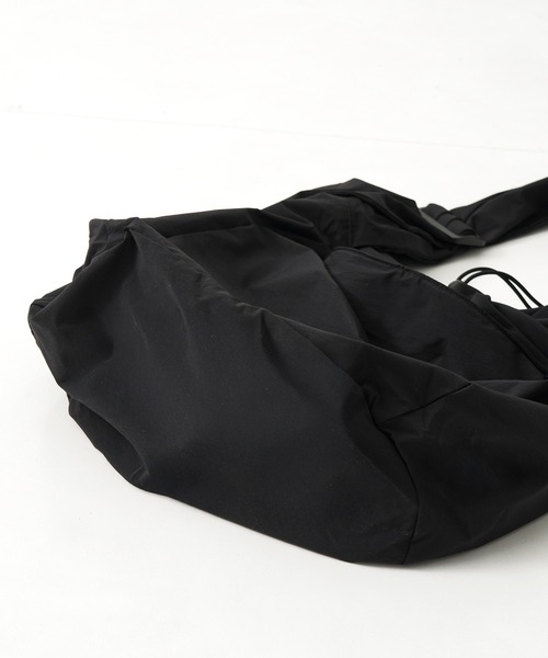 alk phenix（アルクフェニックス）の「別注 FUROSHIKI BAG（ショルダーバッグ・メンズ・ブラック・FREE）」の6枚目の写真