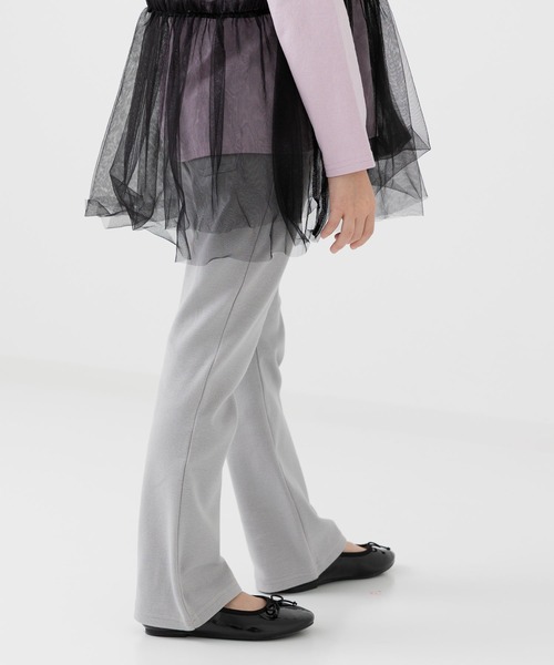 chil2(チルツー)の「ハイパーストレッチ フレアパンツ(その他パンツ・キッズ・チャコールグレー/ラベンダー/ワインレッド/クリーム/ミント/ピンク/グレー/ネイビー/ブラック/ライトブルー・90cm/110cm/130cm/140cm/150cm/100cm/120cm)」の4枚目の写真