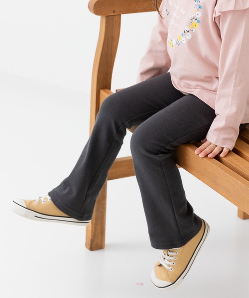 chil2(チルツー)の「ハイパーストレッチ フレアパンツ(その他パンツ・キッズ・チャコールグレー/ラベンダー/ワインレッド/クリーム/ミント/ピンク/グレー/ネイビー/ブラック/ライトブルー・90cm/110cm/130cm/140cm/150cm/100cm/120cm)」の3枚目の写真