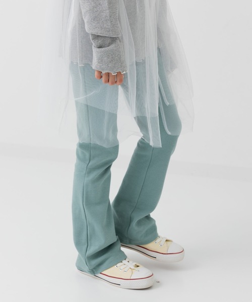 chil2(チルツー)の「ハイパーストレッチ フレアパンツ(その他パンツ・キッズ・チャコールグレー/ラベンダー/ワインレッド/クリーム/ミント/ピンク/グレー/ネイビー/ブラック/ライトブルー・90cm/110cm/130cm/140cm/150cm/100cm/120cm)」の6枚目の写真